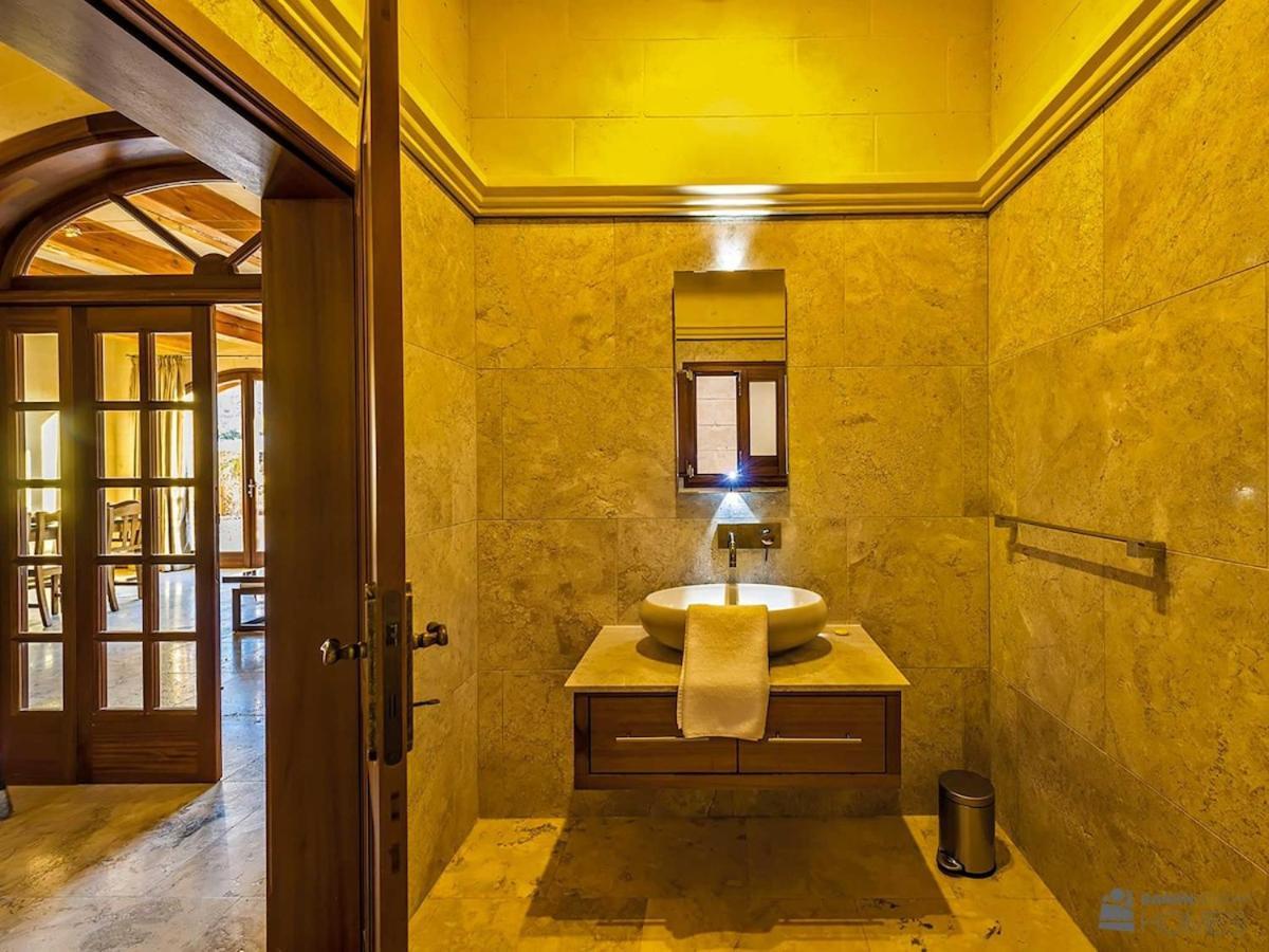 The Almonds Luxury Villa San Lawrenz Екстериор снимка